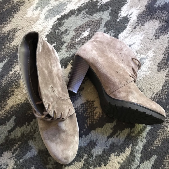 Short booties perfect for winter. - Picture 3 of 6